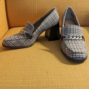 Kelly and Katie Tonnia Pump - Houndstooth Heeled Loafers with Chain